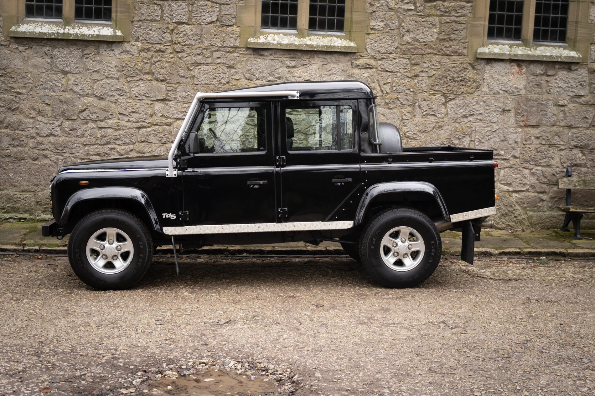 Land Rover Defender 110 XS Double Cab Td5 BLACK' LIMITED EDITION 1 OF ...