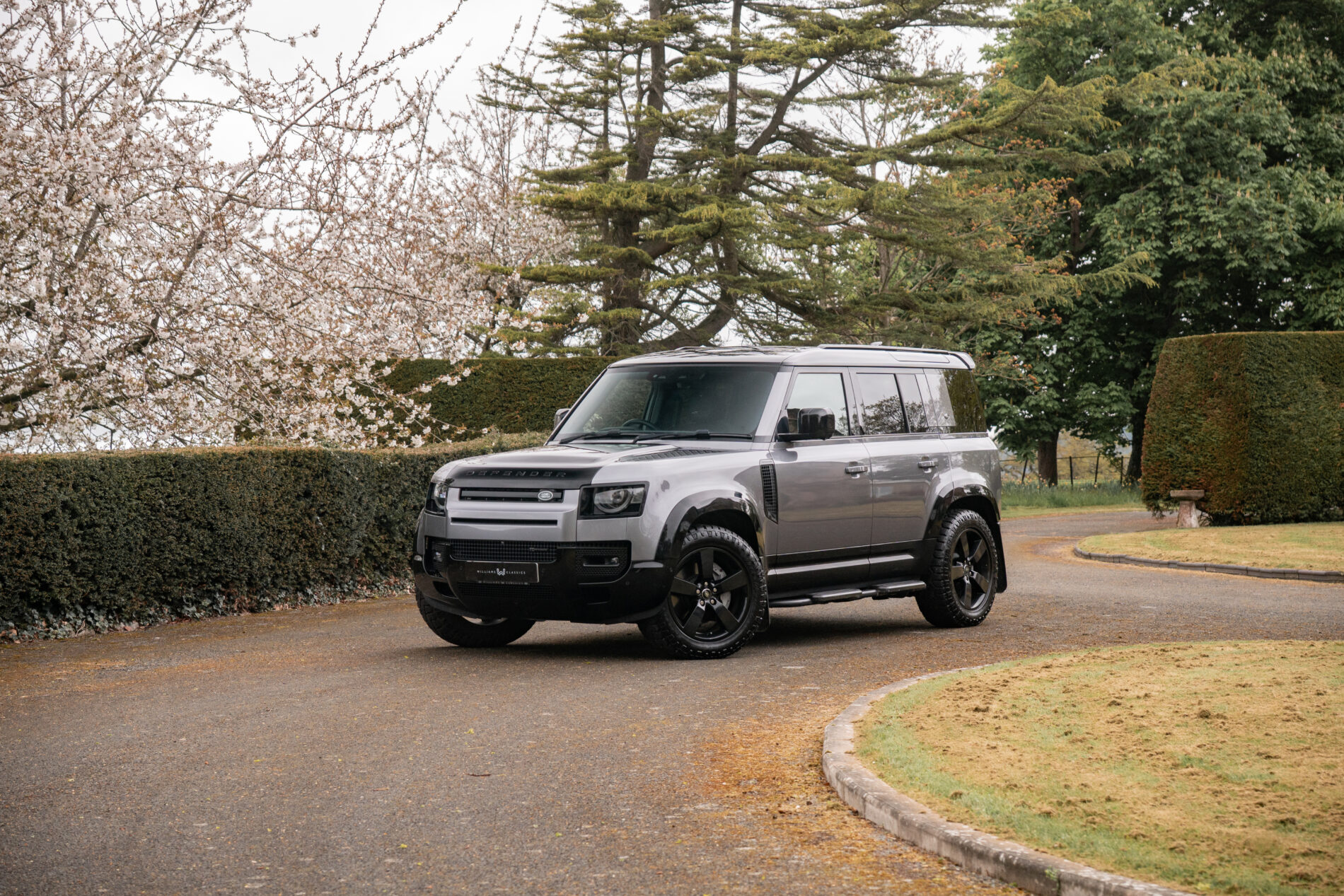 Land Rover Defender 110 3.0 D300 MHEV X-Dynamic HSE Only 1 Owner ...