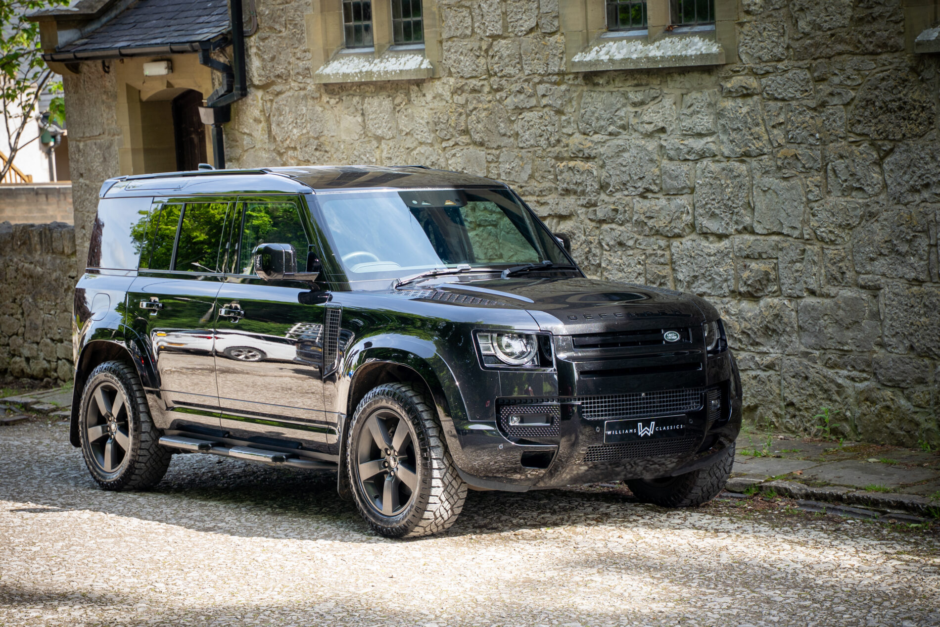 2024 Land Rover Defender 110 3.0...