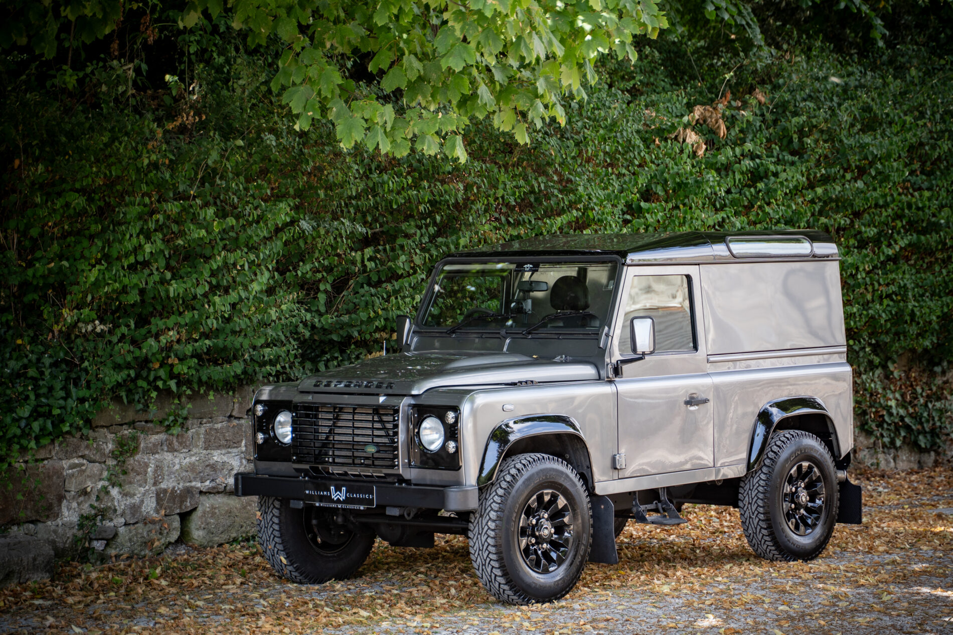 2009 Land Rover Defender 90 2.4...